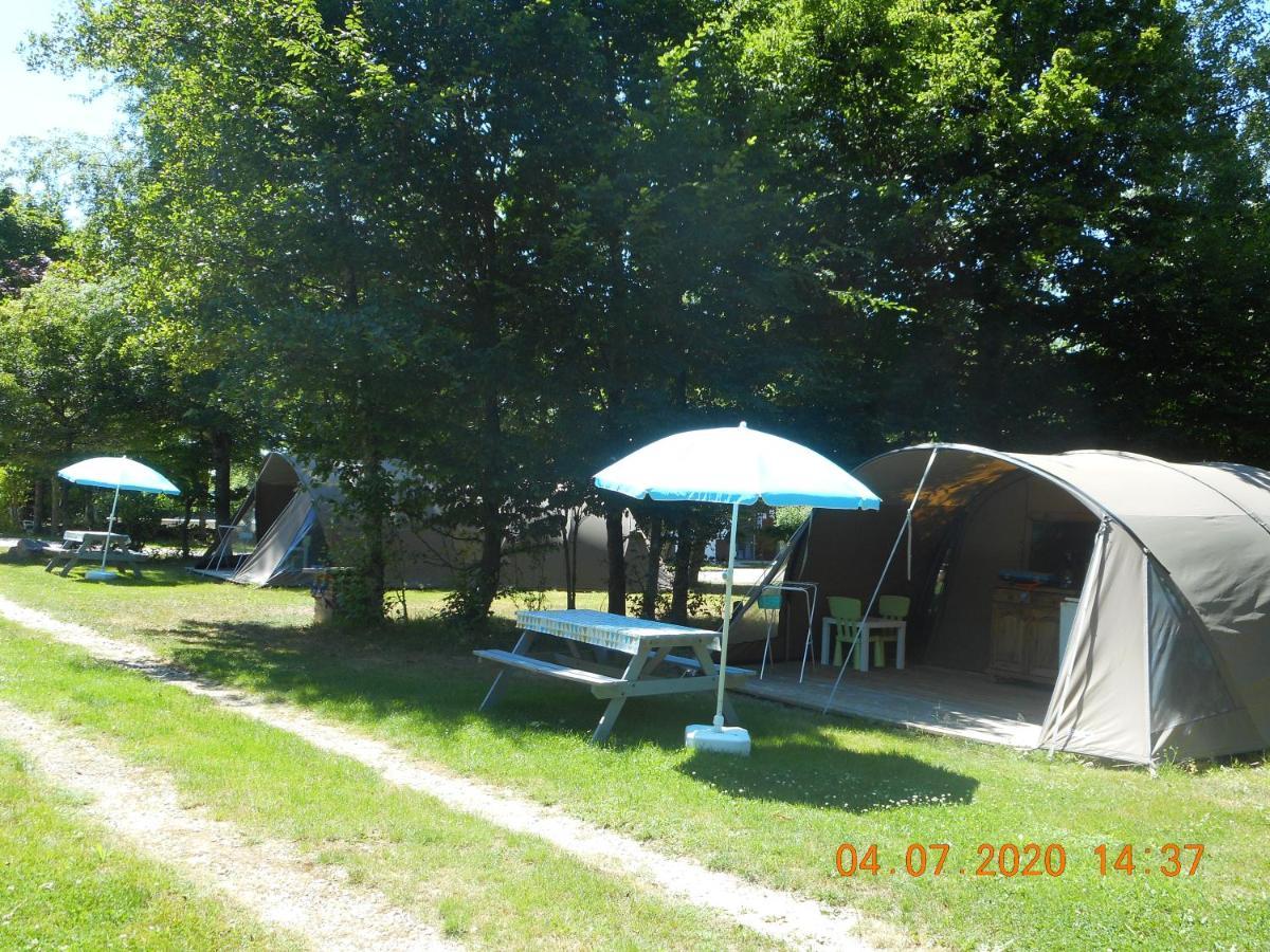 Camping Les Arbois Hotel Montjay  Exterior foto